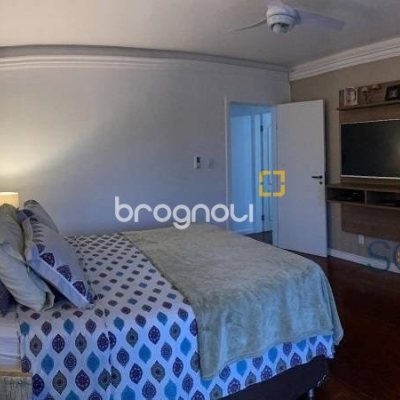 Casa com 214m², 4 quartos (sendo 1 suíte), 4 garagens, no bairro Carianos em Florianópolis