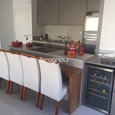 Cobertura com 147m², 2 quartos (sendo 1 suíte), 2 garagens, no bairro Itacorubi em Florianópolis