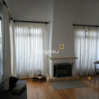 Casa com 356m², 6 quartos (sendo 1 suíte), 3 garagens, no bairro Trindade em Florianópolis