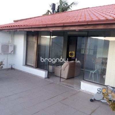 Casa com 356m², 6 quartos (sendo 1 suíte), 3 garagens, no bairro Trindade em Florianópolis