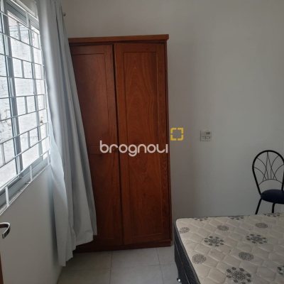 Casa Comercial com 700m², 2 garagens, no bairro Trindade em Florianópolis