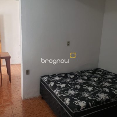 Casa Comercial com 700m², 2 garagens, no bairro Trindade em Florianópolis