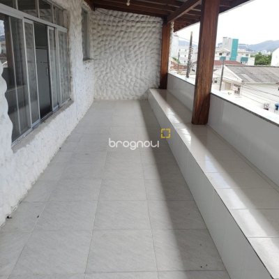 Casa Comercial com 700m², 2 garagens, no bairro Trindade em Florianópolis