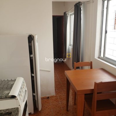 Casa Comercial com 700m², 2 garagens, no bairro Trindade em Florianópolis