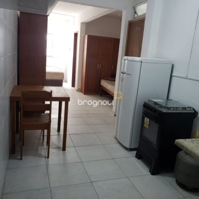 Casa Comercial com 700m², 2 garagens, no bairro Trindade em Florianópolis