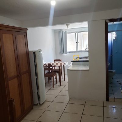 Casa Comercial com 700m², 2 garagens, no bairro Trindade em Florianópolis