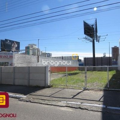 Terreno com 369m², no bairro Campinas em São José