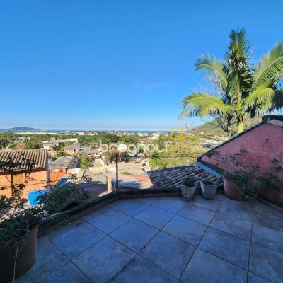 Casa com 130m², 2 quartos, 1 garagem, no bairro Morro das Pedras em Florianópolis