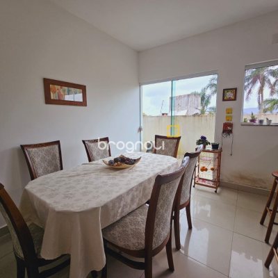 Casa com 291m², 4 quartos (sendo 4 suítes), 3 garagens, no bairro Trindade em Florianópolis