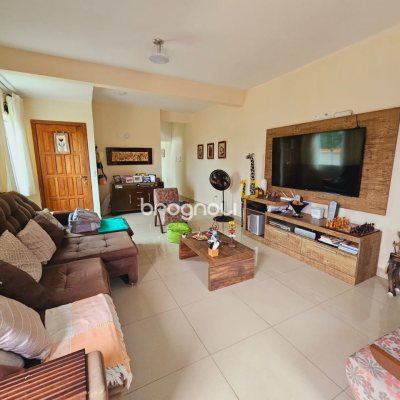 Casa com 291m², 4 quartos (sendo 4 suítes), 3 garagens, no bairro Trindade em Florianópolis