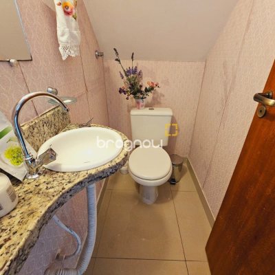Casa com 291m², 4 quartos (sendo 4 suítes), 3 garagens, no bairro Trindade em Florianópolis