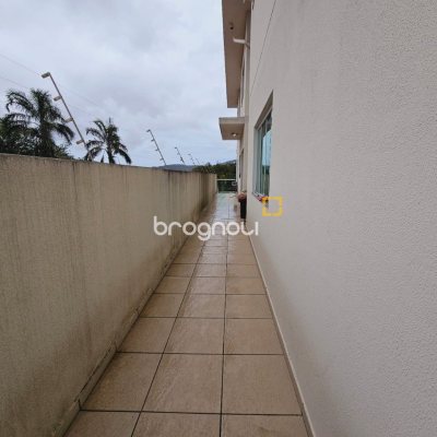 Casa com 291m², 4 quartos (sendo 4 suítes), 3 garagens, no bairro Trindade em Florianópolis