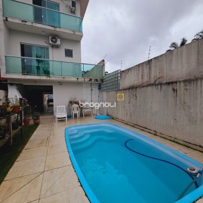Casa com 291m², 4 quartos (sendo 4 suítes), 3 garagens, no bairro Trindade em Florianópolis