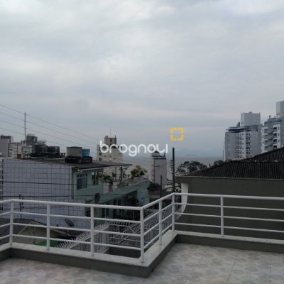 Casa com 139m², 2 quartos (sendo 1 suíte), 1 garagem, no bairro Agronômica em Florianópolis