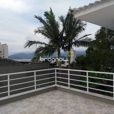 Casa com 139m², 2 quartos (sendo 1 suíte), 1 garagem, no bairro Agronômica em Florianópolis
