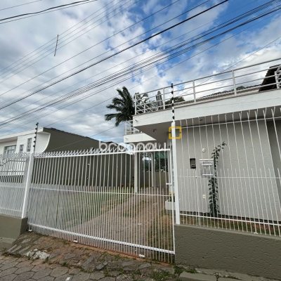 Casa com 139m², 2 quartos (sendo 1 suíte), 1 garagem, no bairro Agronômica em Florianópolis