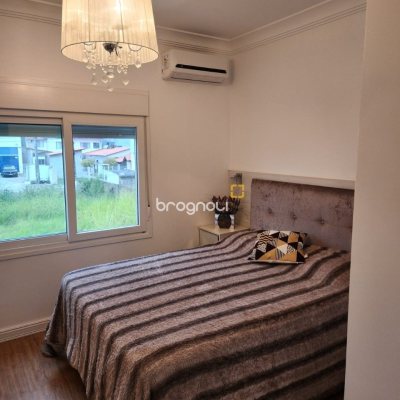Casa com 278m², 3 quartos (sendo 1 suíte), 3 garagens, no bairro Canasvieiras em Florianópolis