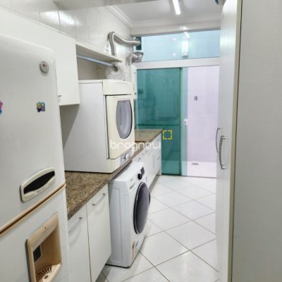 Casa com 278m², 3 quartos (sendo 1 suíte), 3 garagens, no bairro Canasvieiras em Florianópolis