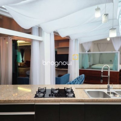 Casa com 278m², 3 quartos (sendo 1 suíte), 3 garagens, no bairro Canasvieiras em Florianópolis