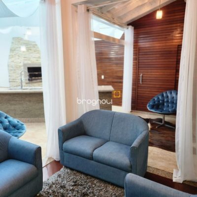 Casa com 278m², 3 quartos (sendo 1 suíte), 3 garagens, no bairro Canasvieiras em Florianópolis