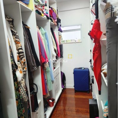 Casa com 278m², 3 quartos (sendo 1 suíte), 3 garagens, no bairro Canasvieiras em Florianópolis