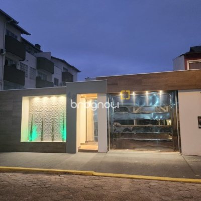Casa com 278m², 3 quartos (sendo 1 suíte), 3 garagens, no bairro Canasvieiras em Florianópolis