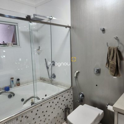 Casa com 278m², 3 quartos (sendo 1 suíte), 3 garagens, no bairro Canasvieiras em Florianópolis
