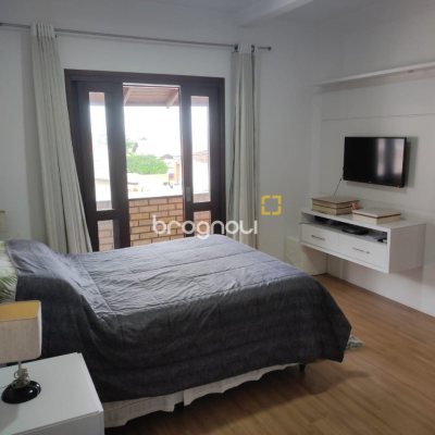 Casa com 143m², 4 quartos (sendo 1 suíte), 2 garagens, no bairro Centro em São José