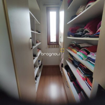 Casa com 143m², 4 quartos (sendo 1 suíte), 2 garagens, no bairro Centro em São José