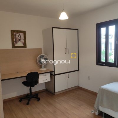 Casa com 143m², 4 quartos (sendo 1 suíte), 2 garagens, no bairro Centro em São José