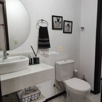 Casa com 143m², 4 quartos (sendo 1 suíte), 2 garagens, no bairro Centro em São José