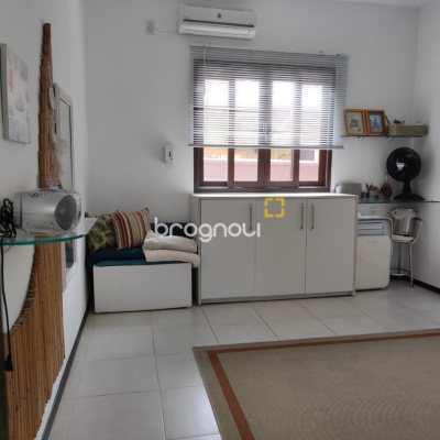 Casa com 143m², 4 quartos (sendo 1 suíte), 2 garagens, no bairro Centro em São José