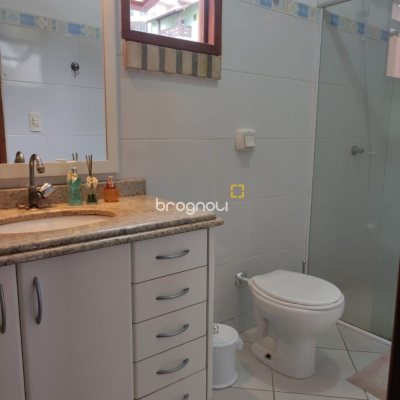 Casa com 143m², 4 quartos (sendo 1 suíte), 2 garagens, no bairro Centro em São José