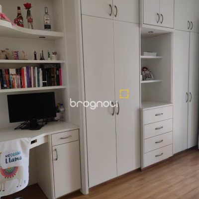 Casa com 143m², 4 quartos (sendo 1 suíte), 2 garagens, no bairro Centro em São José