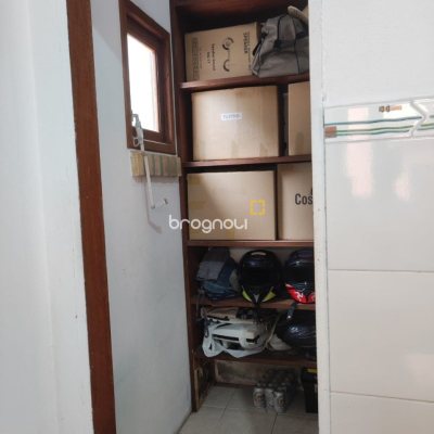 Casa com 143m², 4 quartos (sendo 1 suíte), 2 garagens, no bairro Centro em São José
