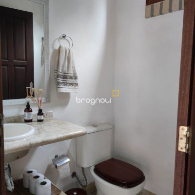 Casa com 143m², 4 quartos (sendo 1 suíte), 2 garagens, no bairro Centro em São José