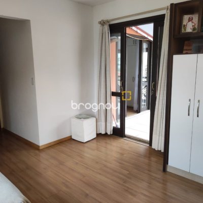 Casa com 143m², 4 quartos (sendo 1 suíte), 2 garagens, no bairro Centro em São José