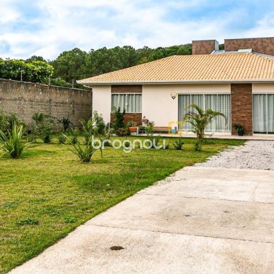 Casa com 106m², 2 quartos (sendo 2 suítes), 5 garagens, no bairro Campeche em Florianópolis