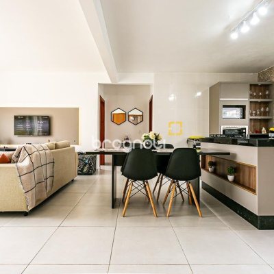 Casa com 106m², 2 quartos (sendo 2 suítes), 5 garagens, no bairro Campeche em Florianópolis