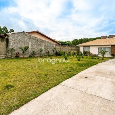 Casa com 106m², 2 quartos (sendo 2 suítes), 5 garagens, no bairro Campeche em Florianópolis