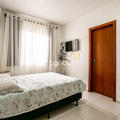 Casa com 106m², 2 quartos (sendo 2 suítes), 5 garagens, no bairro Campeche em Florianópolis