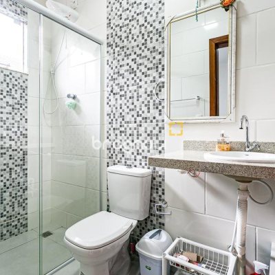 Casa com 106m², 2 quartos (sendo 2 suítes), 5 garagens, no bairro Campeche em Florianópolis