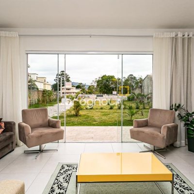 Casa com 106m², 2 quartos (sendo 2 suítes), 5 garagens, no bairro Campeche em Florianópolis