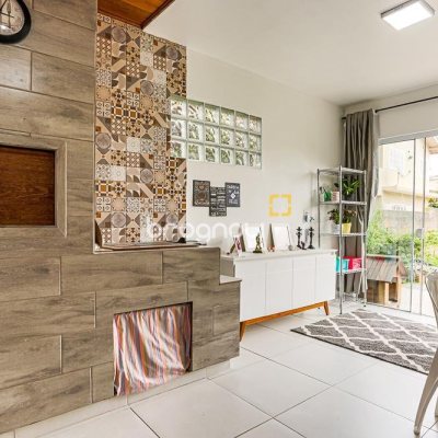 Casa com 106m², 2 quartos (sendo 2 suítes), 5 garagens, no bairro Campeche em Florianópolis