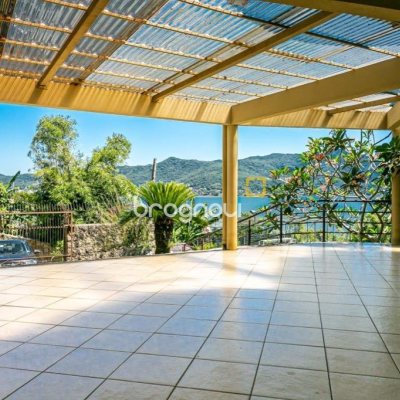 Casa com 430m², 4 quartos (sendo 4 suítes), 8 garagens, no bairro Lagoa da Conceição em Florianópolis