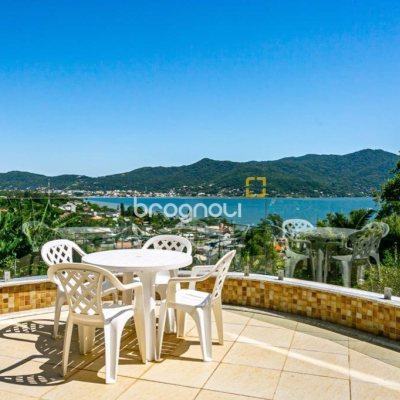 Casa com 430m², 4 quartos (sendo 4 suítes), 8 garagens, no bairro Lagoa da Conceição em Florianópolis