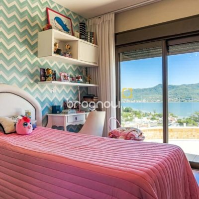 Casa com 430m², 4 quartos (sendo 4 suítes), 8 garagens, no bairro Lagoa da Conceição em Florianópolis