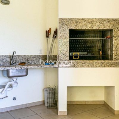 Casa com 430m², 4 quartos (sendo 4 suítes), 8 garagens, no bairro Lagoa da Conceição em Florianópolis