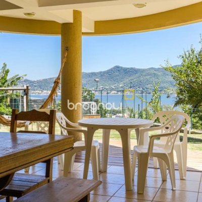 Casa com 430m², 4 quartos (sendo 4 suítes), 8 garagens, no bairro Lagoa da Conceição em Florianópolis