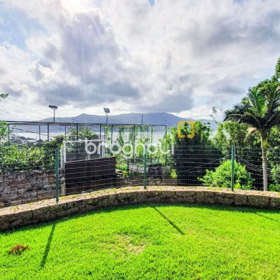 Casa com 430m², 4 quartos (sendo 4 suítes), 8 garagens, no bairro Lagoa da Conceição em Florianópolis